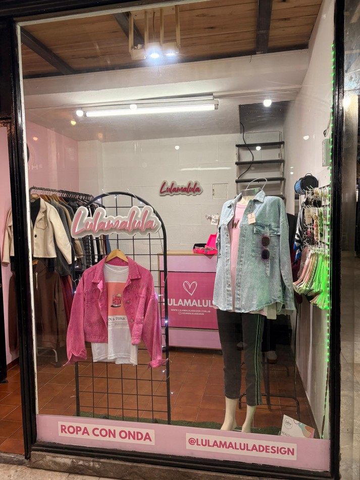 Venta local en galeria - Apto a credito. Mar del Plata