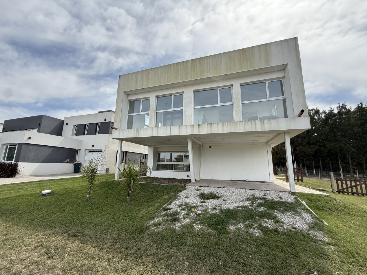 VENTA MODERNA CASA EN BARRIO PRIVADO TIERRAS DEL MAR. MAR DEL PLATA