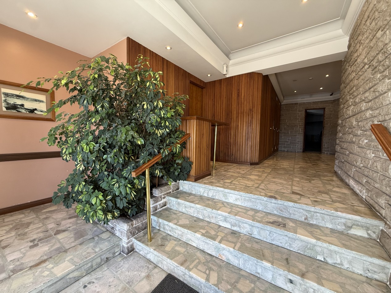 DEPARTAMENTO 3 AMBIENTES CON DEPENDENCIA - PRIMERA LINEA AL MAR - PLAYA CHICA. MAR DEL PLATA 