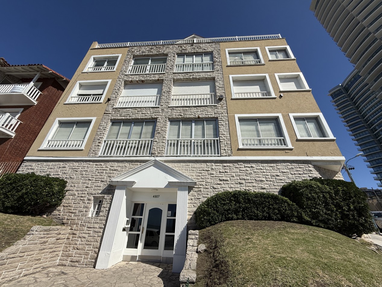 DEPARTAMENTO 3 AMBIENTES CON DEPENDENCIA - PRIMERA LINEA AL MAR - PLAYA CHICA. MAR DEL PLATA 