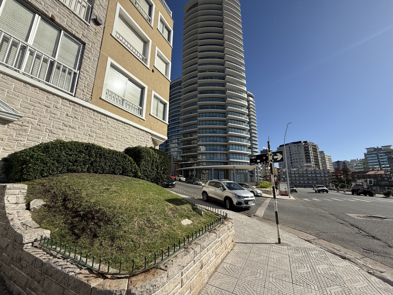 DEPARTAMENTO 3 AMBIENTES CON DEPENDENCIA - PRIMERA LINEA AL MAR - PLAYA CHICA. MAR DEL PLATA 