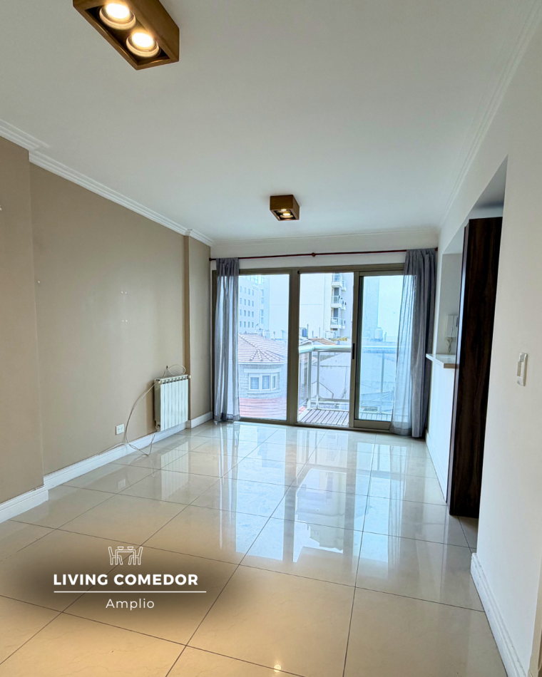 SEMIPISO DE DOS AMBIENTES CON BALCON A LA CALLE A UNA CUADRA DEL MAR . LA PERLA. MAR DEL PLATA