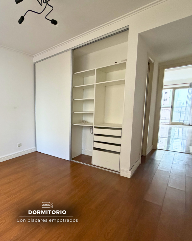 SEMIPISO DE DOS AMBIENTES CON BALCON A LA CALLE A UNA CUADRA DEL MAR . LA PERLA. MAR DEL PLATA