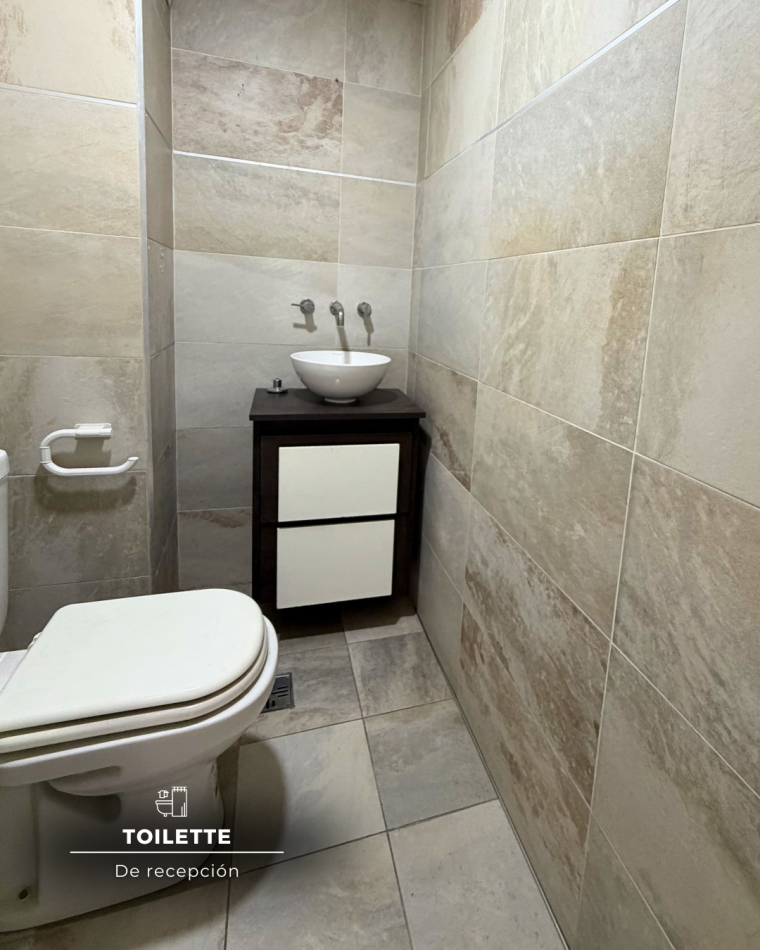 SEMIPISO DE DOS AMBIENTES CON BALCON A LA CALLE A UNA CUADRA DEL MAR . LA PERLA. MAR DEL PLATA