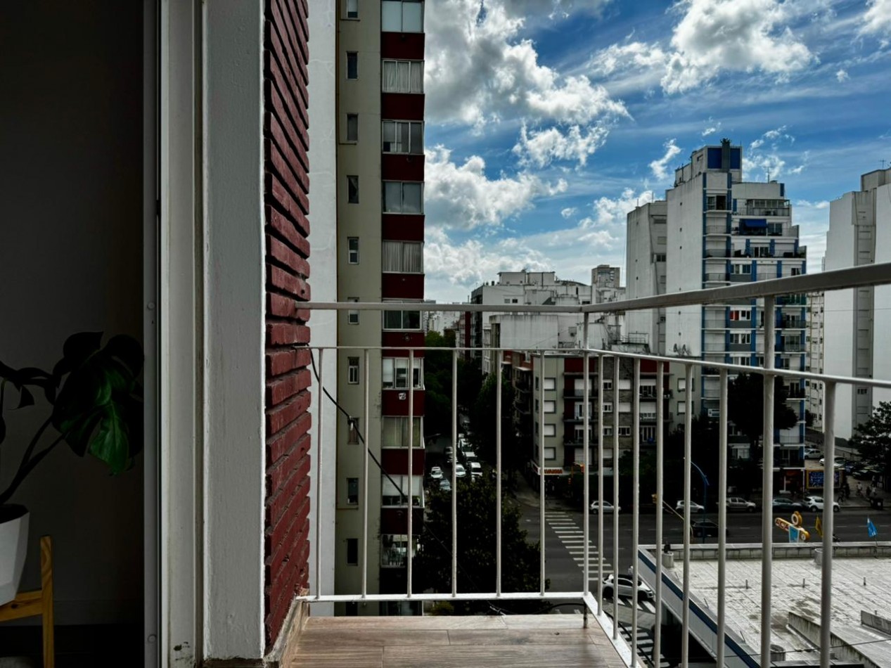 DEPTO 2 AMBIENTES CON BALCON Y COCHERA - APTO CREDITO - ZONA PLAZA MITRE. MAR DEL PLATA