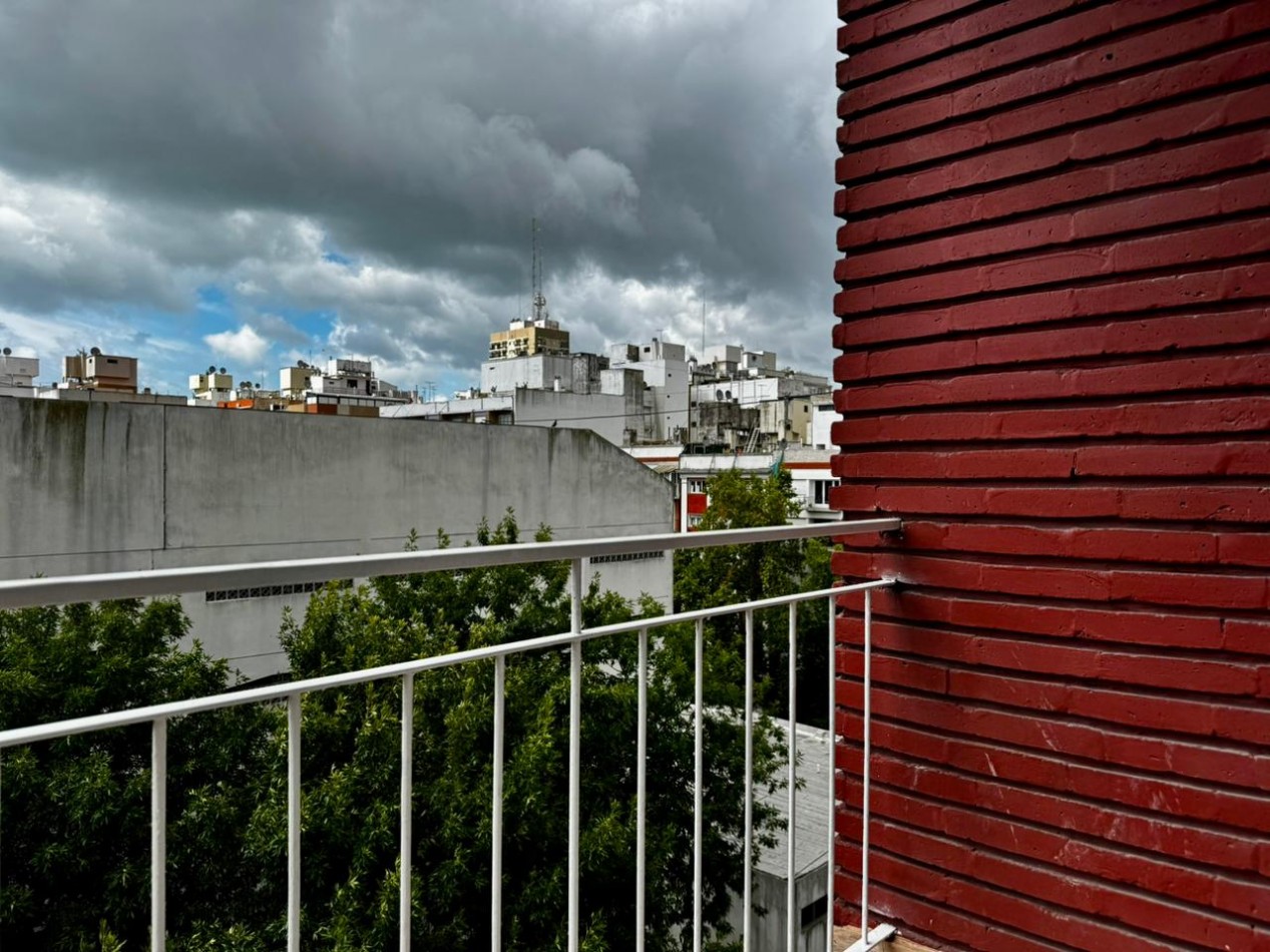 DEPTO 2 AMBIENTES CON BALCON Y COCHERA - APTO CREDITO - ZONA PLAZA MITRE. MAR DEL PLATA