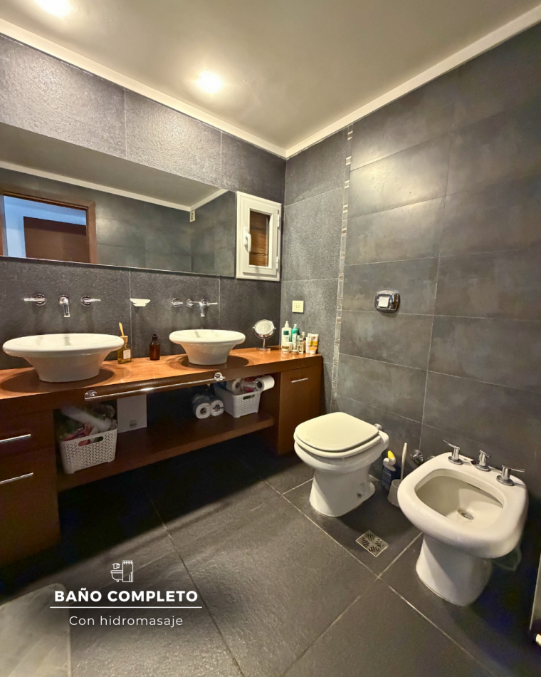 PISO DE CUATRO AMBIENTES CON COCHERA, DOS BAULERAS, PISCINA Y QUINCHO EN CHAUVIN. MAR DEL PLATA 