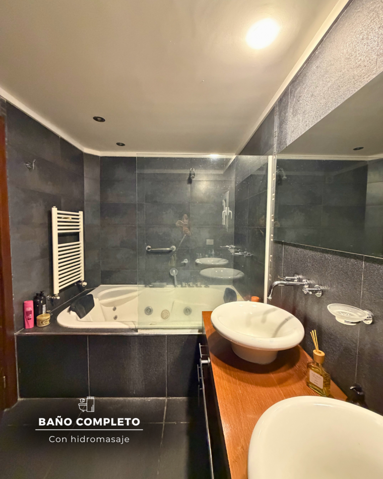 PISO DE CUATRO AMBIENTES CON COCHERA, DOS BAULERAS, PISCINA Y QUINCHO EN CHAUVIN. MAR DEL PLATA 