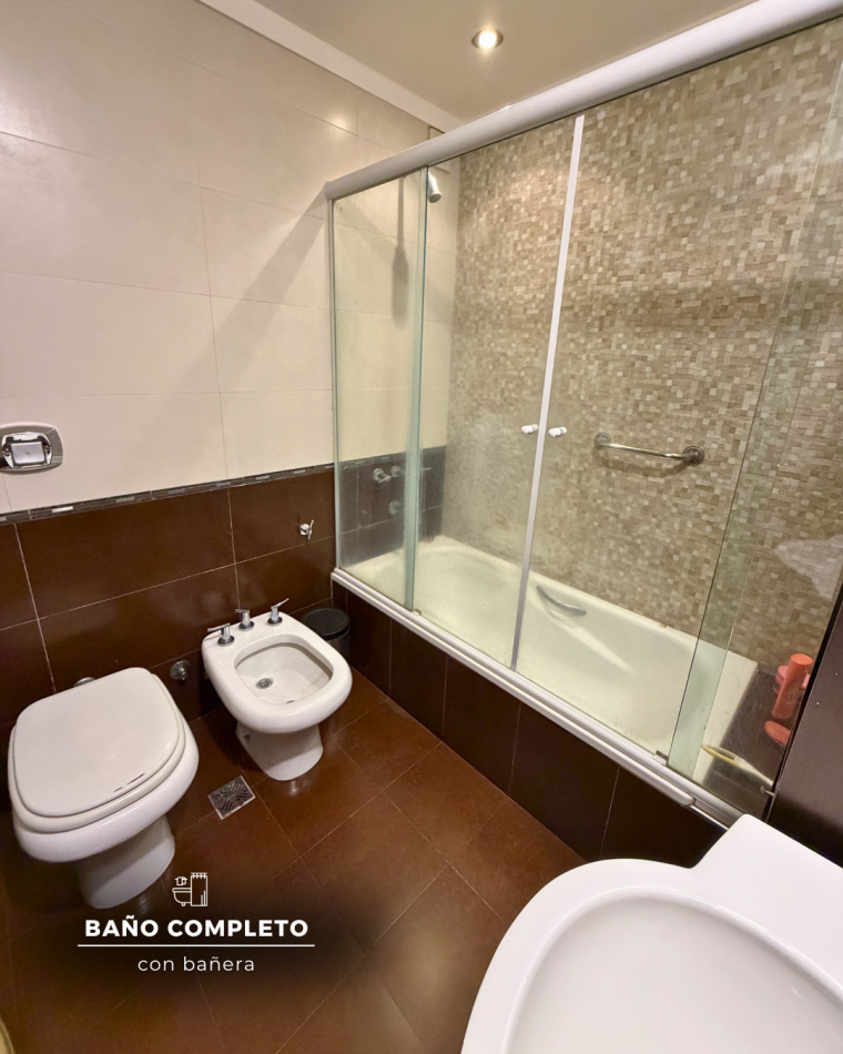 PISO DE CUATRO AMBIENTES CON COCHERA, DOS BAULERAS, PISCINA Y QUINCHO EN CHAUVIN. MAR DEL PLATA 