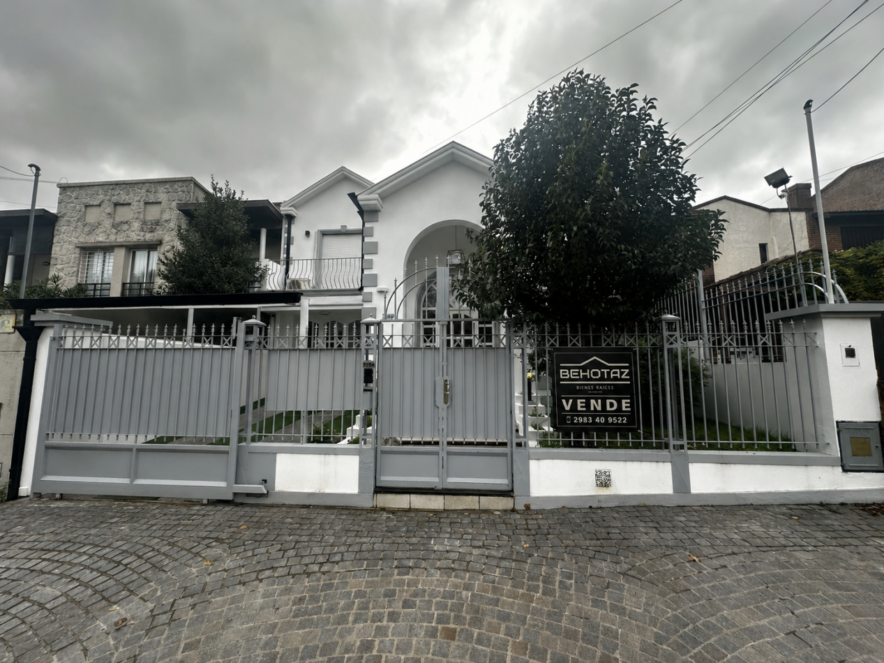 CASA DE CATEGORIA EN LO MEJOR DEL BARRIO SAN CARLOS. MAR DEL PLATA