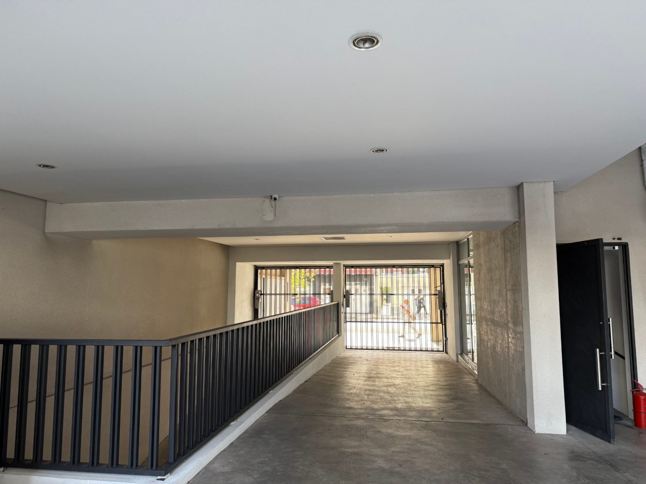 MODERNA OFICINA EN VENTA CON COCHERA CUBIERTA EN ZONA MACROCENTRO. MAR DEL PLATA