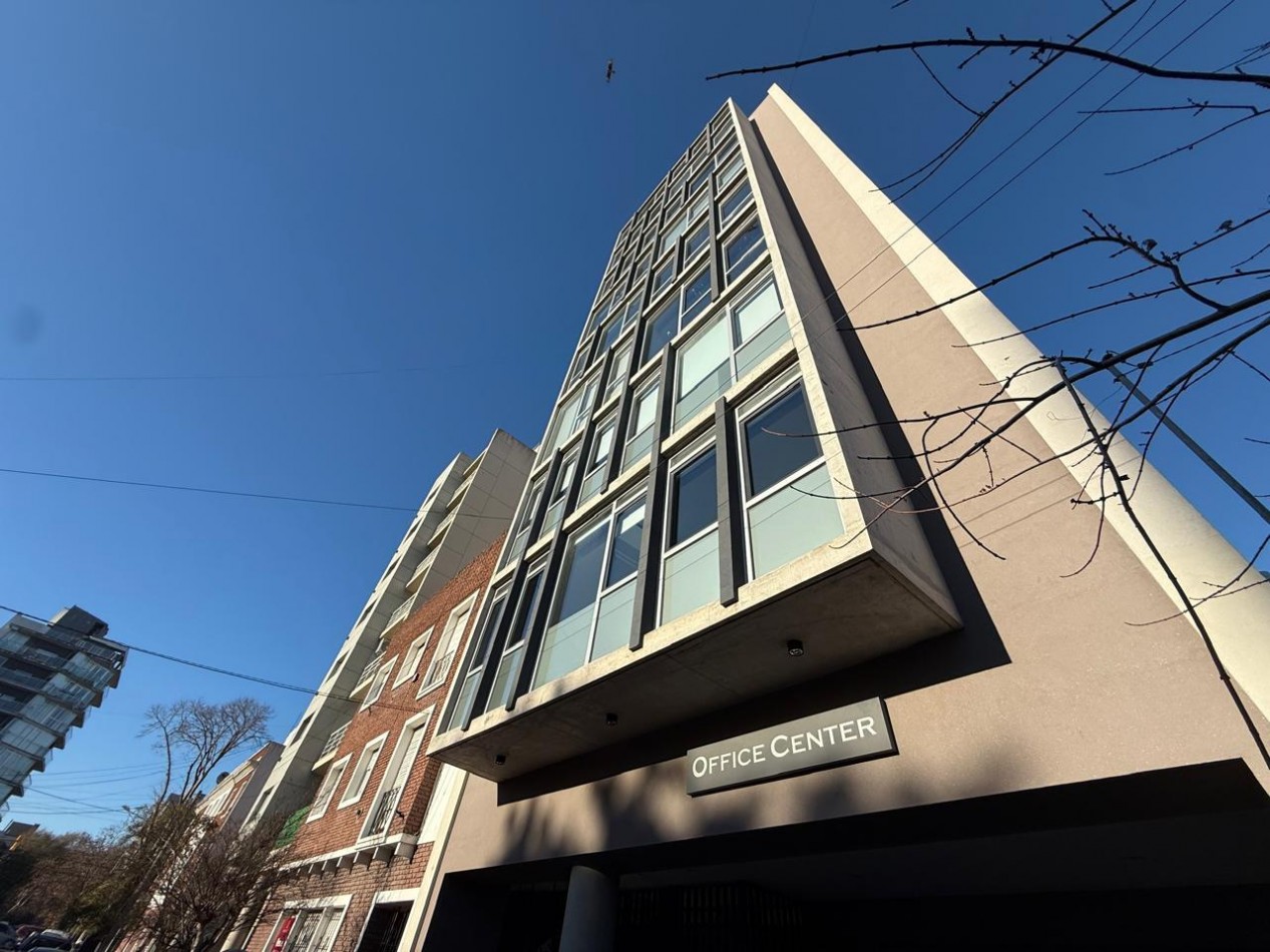 MODERNA OFICINA EN VENTA CON COCHERA CUBIERTA EN ZONA MACROCENTRO. MAR DEL PLATA