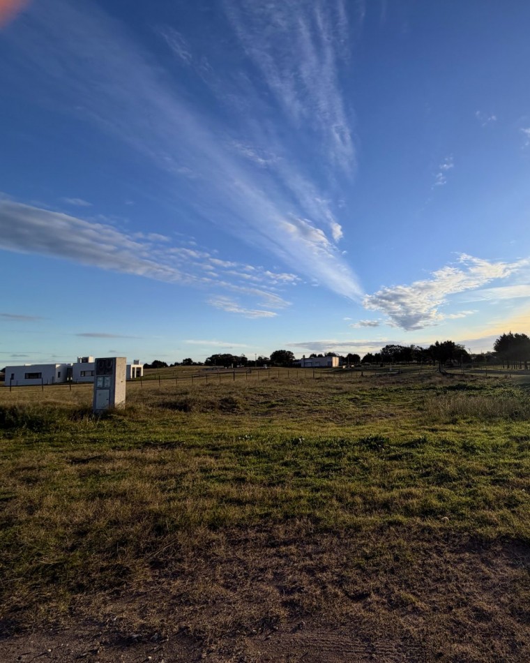 LOTES A LA VENTA EN QUEQUEN BARRIO PRIVADO LOMAS DEL GOLF A METROS DEL MAR
