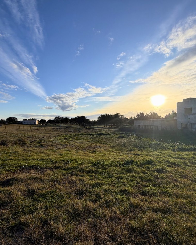 LOTES A LA VENTA EN QUEQUEN BARRIO PRIVADO LOMAS DEL GOLF A METROS DEL MAR