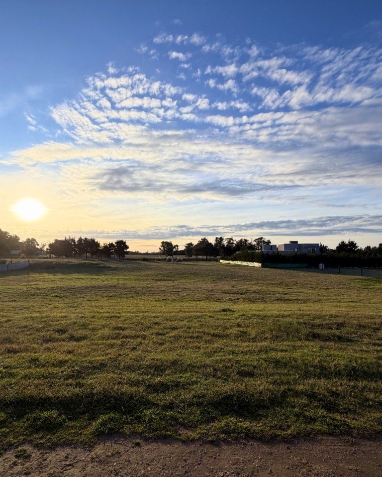 LOTES A LA VENTA EN QUEQUEN BARRIO PRIVADO LOMAS DEL GOLF A METROS DEL MAR