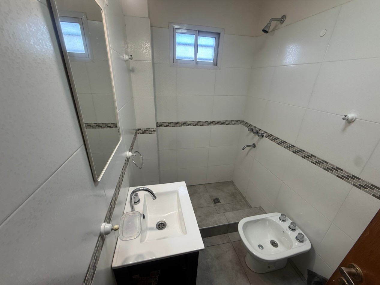 VENTA MODERNA CASA 4 AMBIENTES - APTA A CREDITO - BARRIO EL MARTILLO
