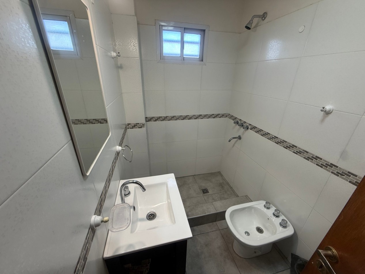 VENTA MODERNA CASA 4 AMBIENTES - APTA A CREDITO - BARRIO EL MARTILLO