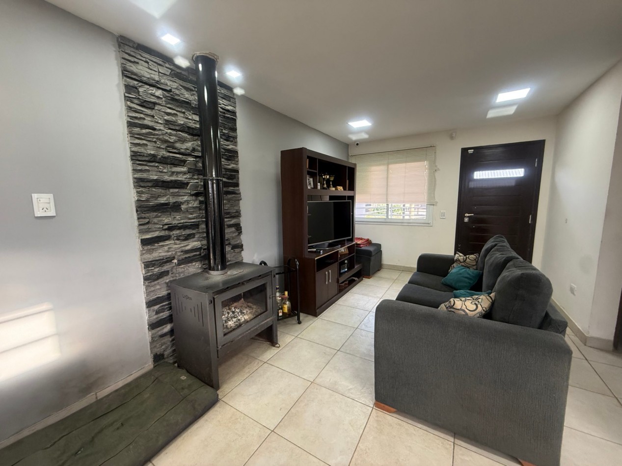VENTA MODERNA CASA 4 AMBIENTES - APTA A CREDITO - BARRIO EL MARTILLO