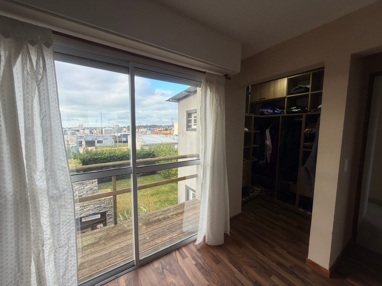 VENTA MODERNA CASA 4 AMBIENTES - APTA A CREDITO - BARRIO EL MARTILLO