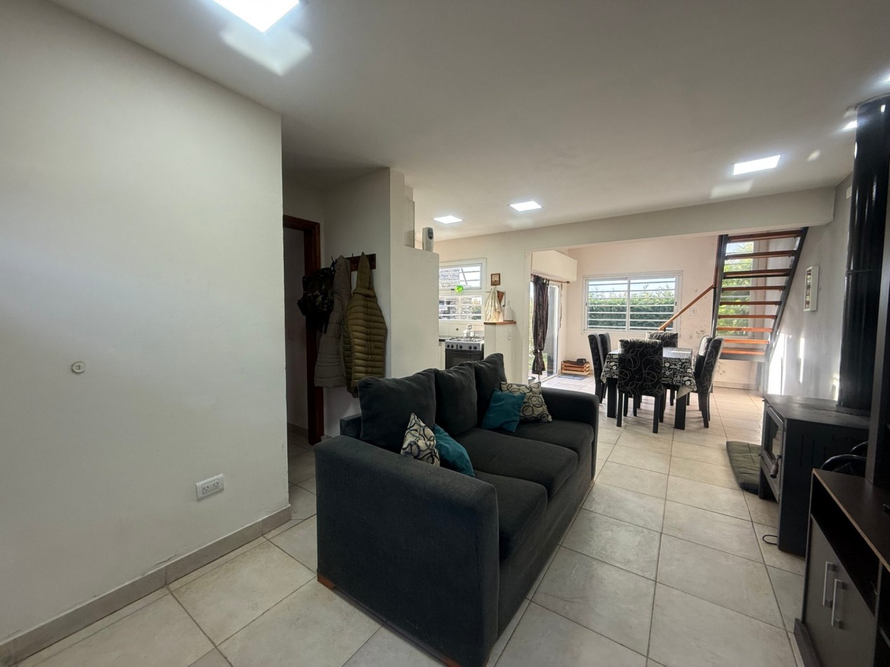 VENTA MODERNA CASA 4 AMBIENTES - APTA A CREDITO - BARRIO EL MARTILLO