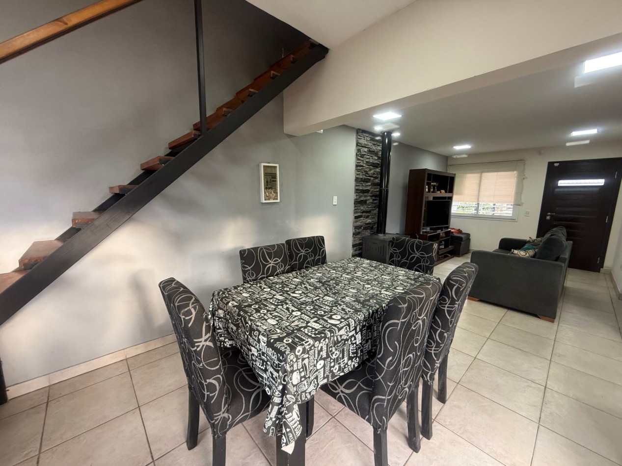 VENTA MODERNA CASA 4 AMBIENTES - APTA A CREDITO - BARRIO EL MARTILLO