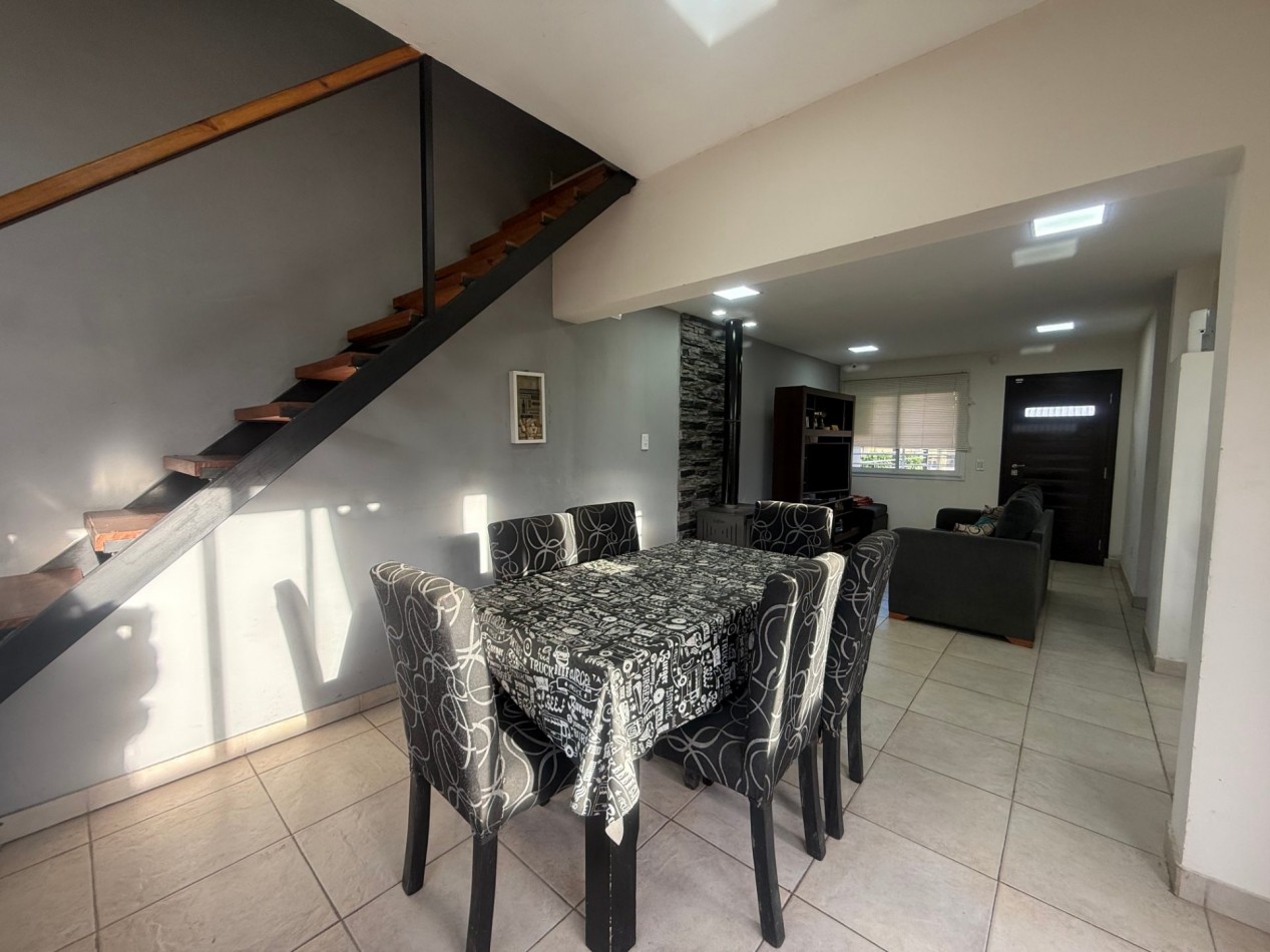 VENTA MODERNA CASA 4 AMBIENTES - APTA A CREDITO - BARRIO EL MARTILLO