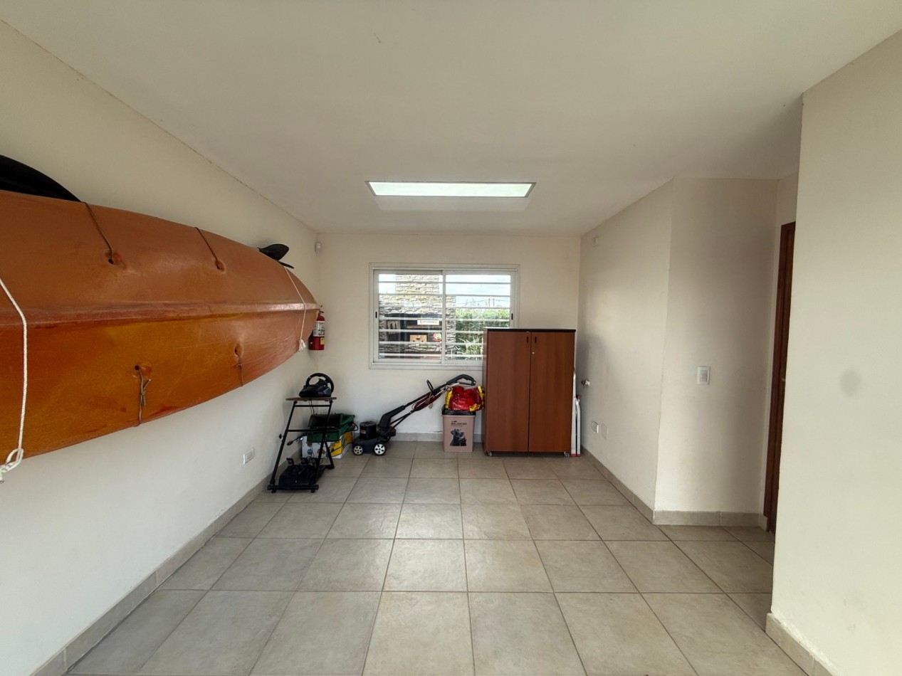 VENTA MODERNA CASA 4 AMBIENTES - APTA A CREDITO - BARRIO EL MARTILLO