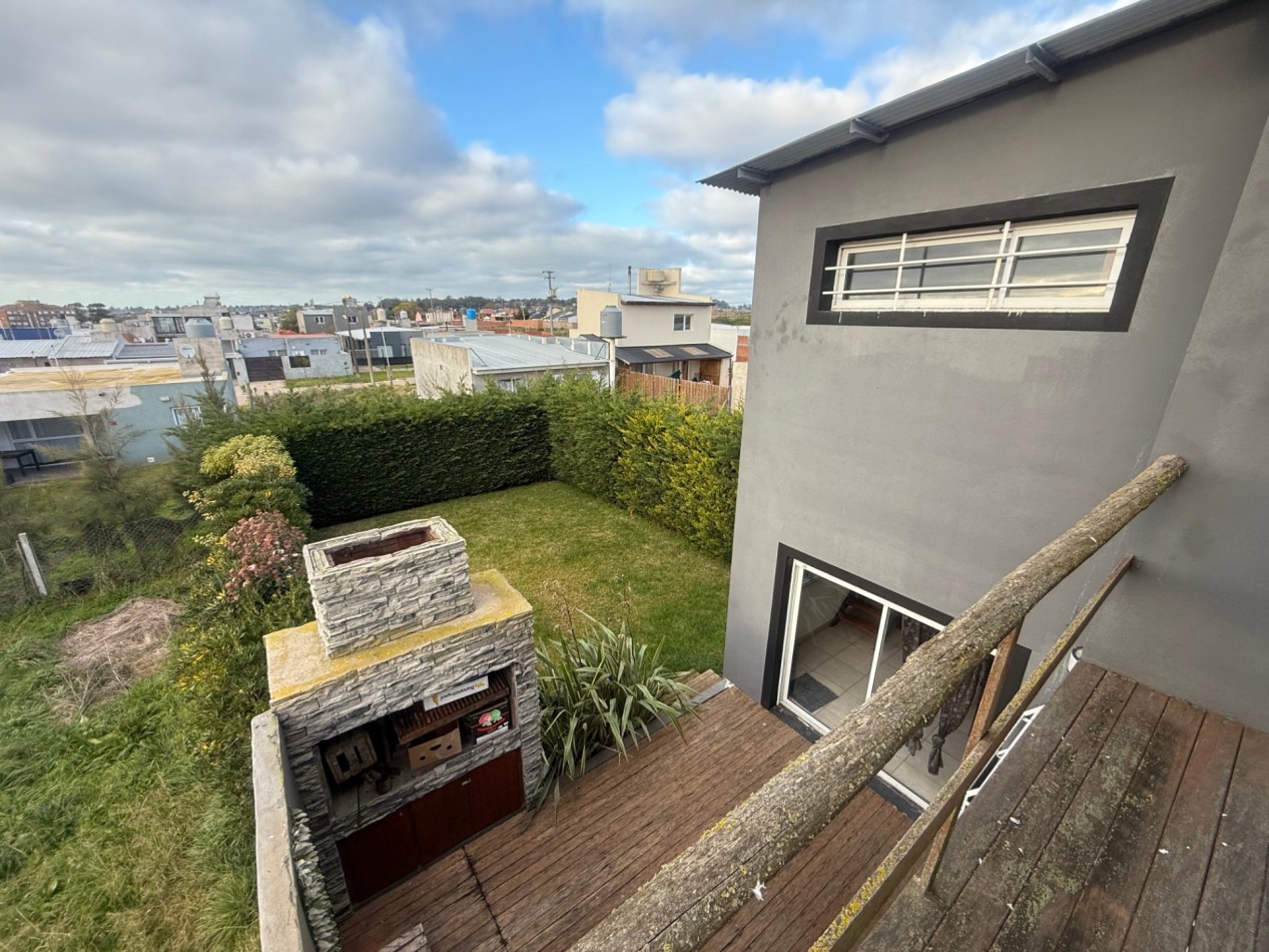 VENTA MODERNA CASA 4 AMBIENTES - APTA A CREDITO - BARRIO EL MARTILLO