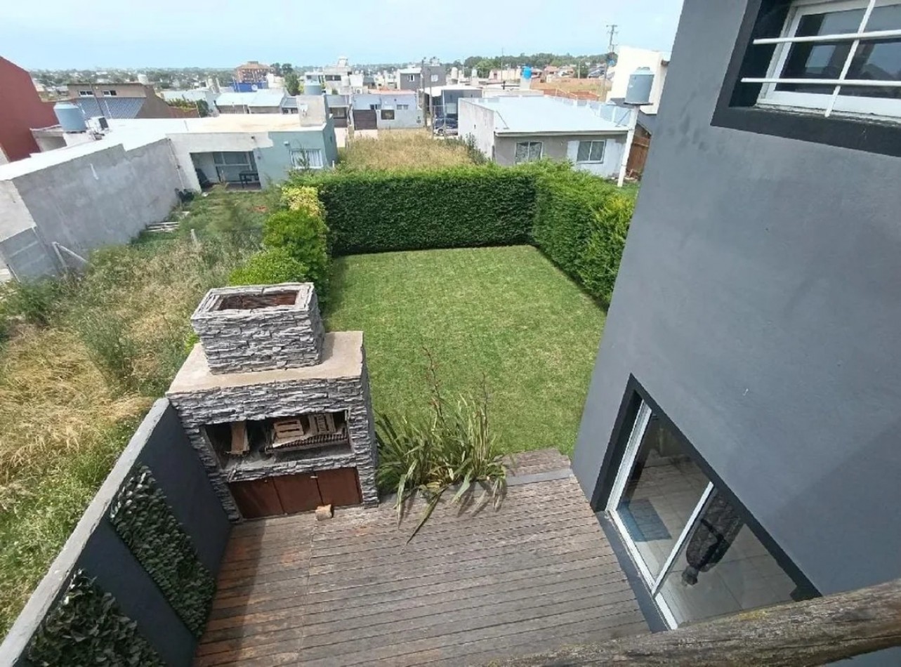 VENTA MODERNA CASA 4 AMBIENTES - APTA A CREDITO - BARRIO EL MARTILLO