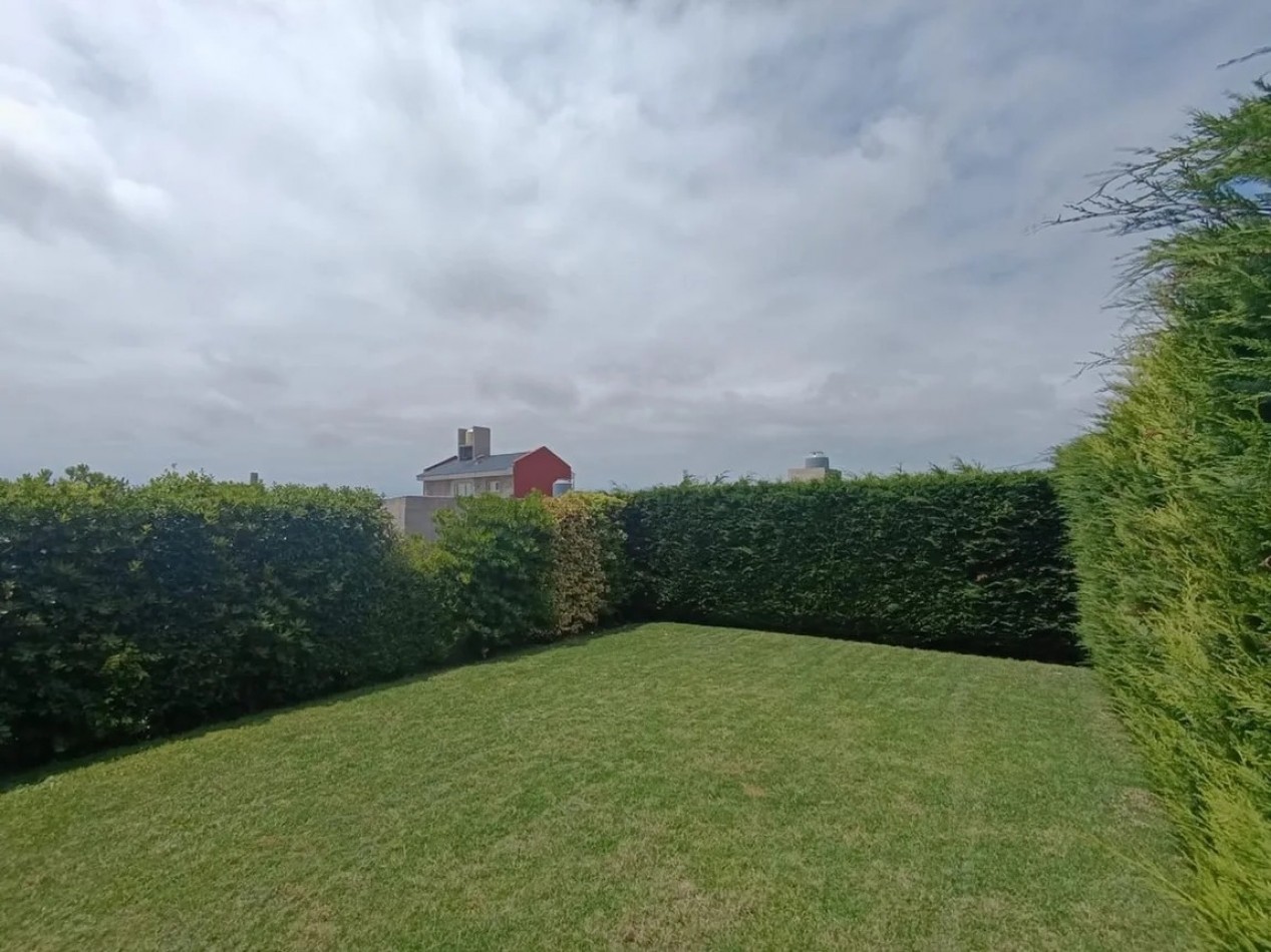 VENTA MODERNA CASA 4 AMBIENTES - APTA A CREDITO - BARRIO EL MARTILLO