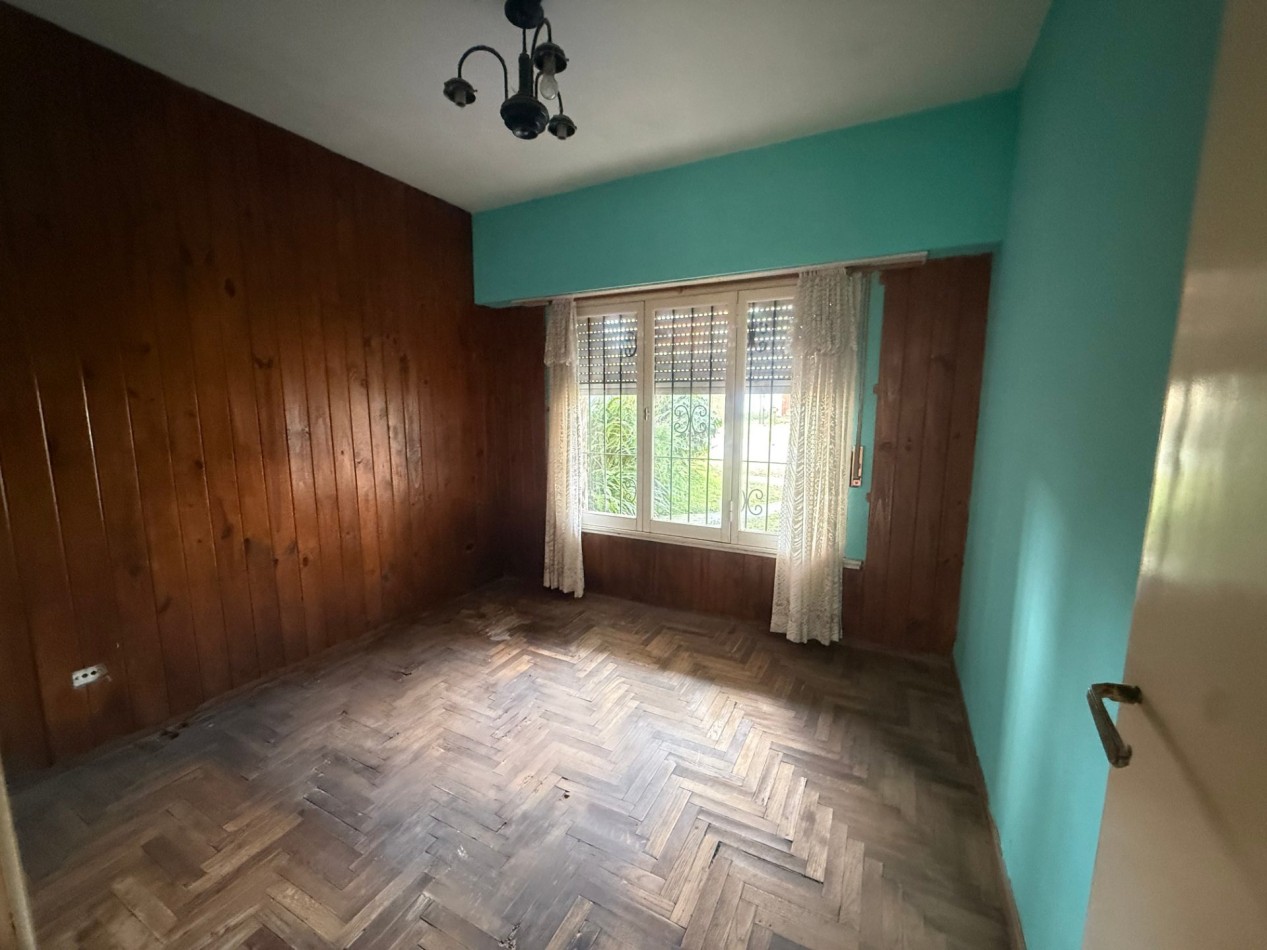 OPORTUNIDAD EN SAN CARLOS - CHALET A RECICLAR SOBRE LOTE DE 333 MTS2