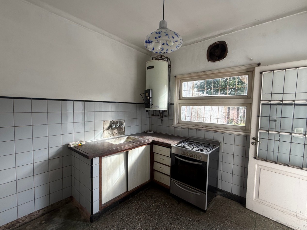 OPORTUNIDAD EN SAN CARLOS - CHALET A RECICLAR SOBRE LOTE DE 333 MTS2