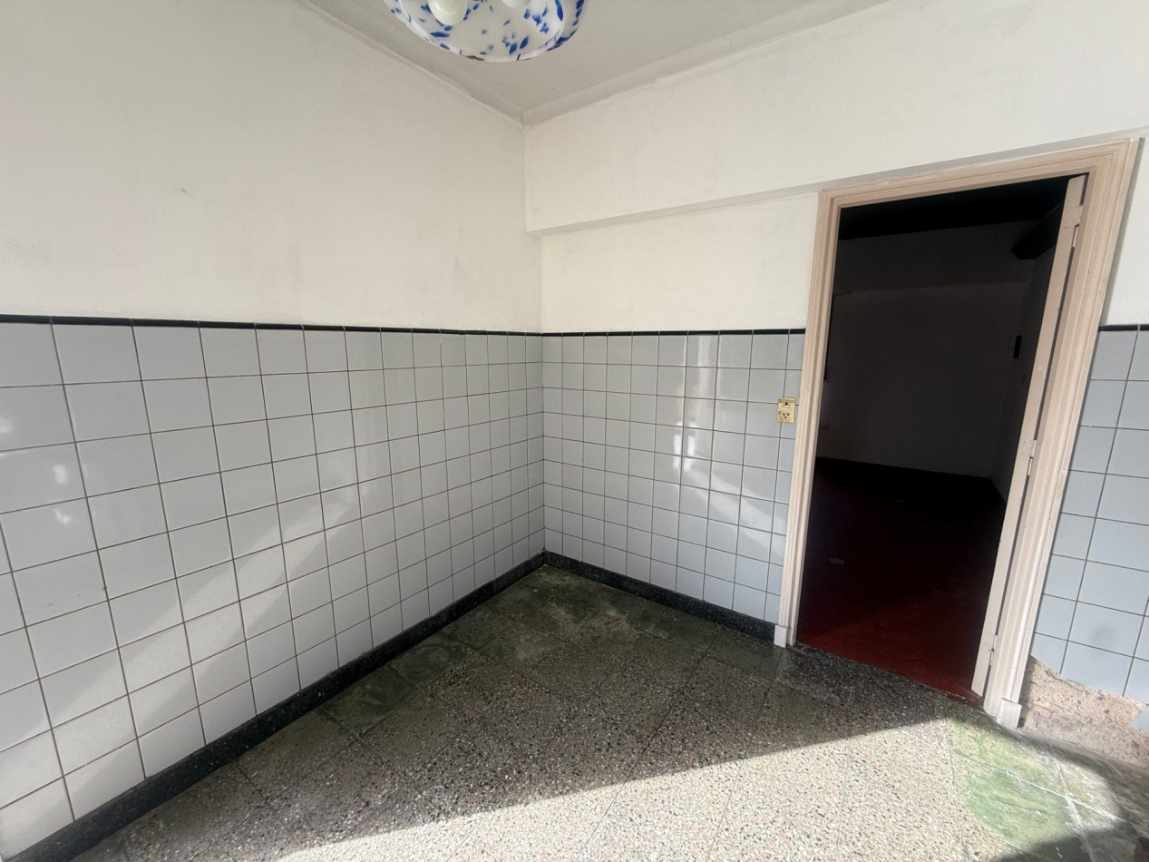 OPORTUNIDAD EN SAN CARLOS - CHALET A RECICLAR SOBRE LOTE DE 333 MTS2