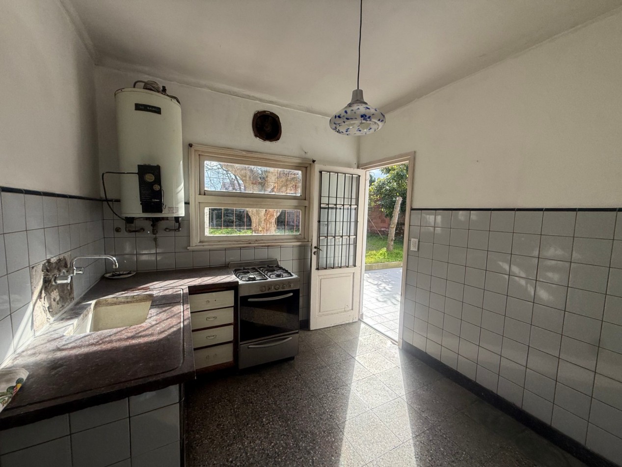 OPORTUNIDAD EN SAN CARLOS - CHALET A RECICLAR SOBRE LOTE DE 333 MTS2