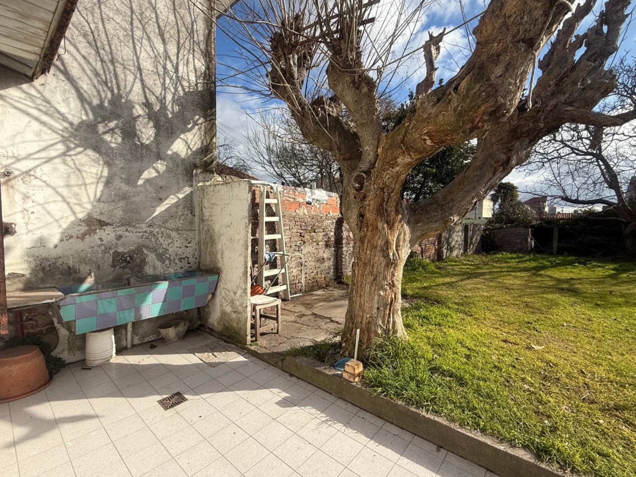OPORTUNIDAD EN SAN CARLOS - CHALET A RECICLAR SOBRE LOTE DE 333 MTS2