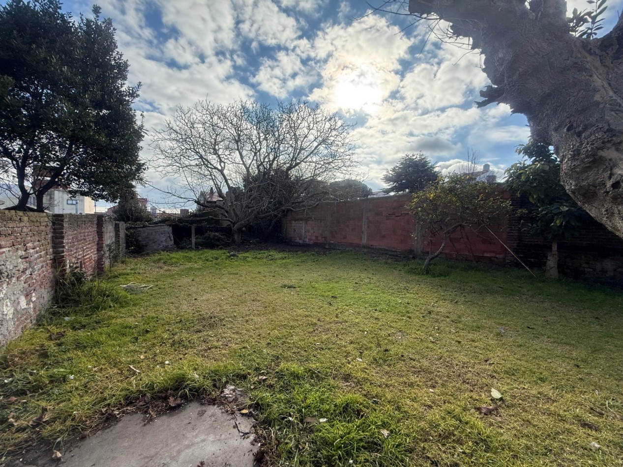 OPORTUNIDAD EN SAN CARLOS - CHALET A RECICLAR SOBRE LOTE DE 333 MTS2