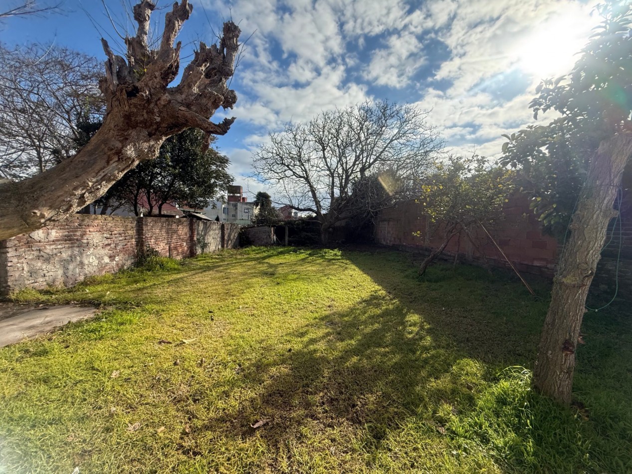 OPORTUNIDAD EN SAN CARLOS - CHALET A RECICLAR SOBRE LOTE DE 333 MTS2