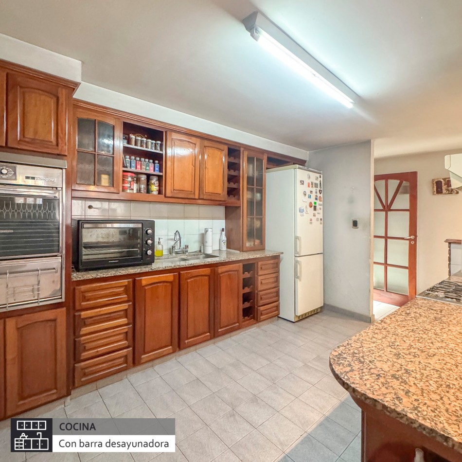 CASA EN VENTA 4 AMBIENTES CON PLAYROOM APTA CREDITO - BARRIO SAN JOSE