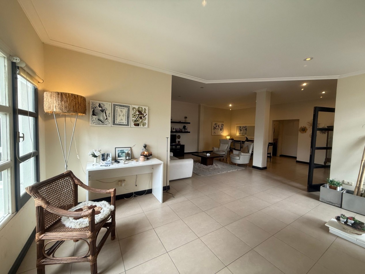 VENTA PISO COMPLETO 4 AMBIENTES APTO CREDITO - GRAN OPORTUNIDAD EN BARRIO LA PERLA 