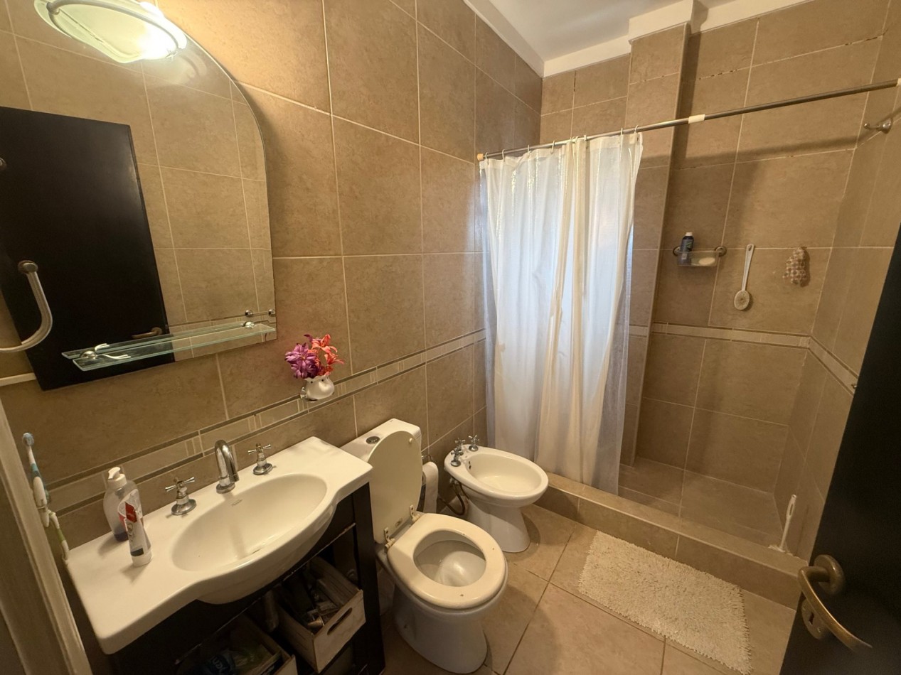 VENTA PISO COMPLETO 4 AMBIENTES APTO CREDITO - GRAN OPORTUNIDAD EN BARRIO LA PERLA 