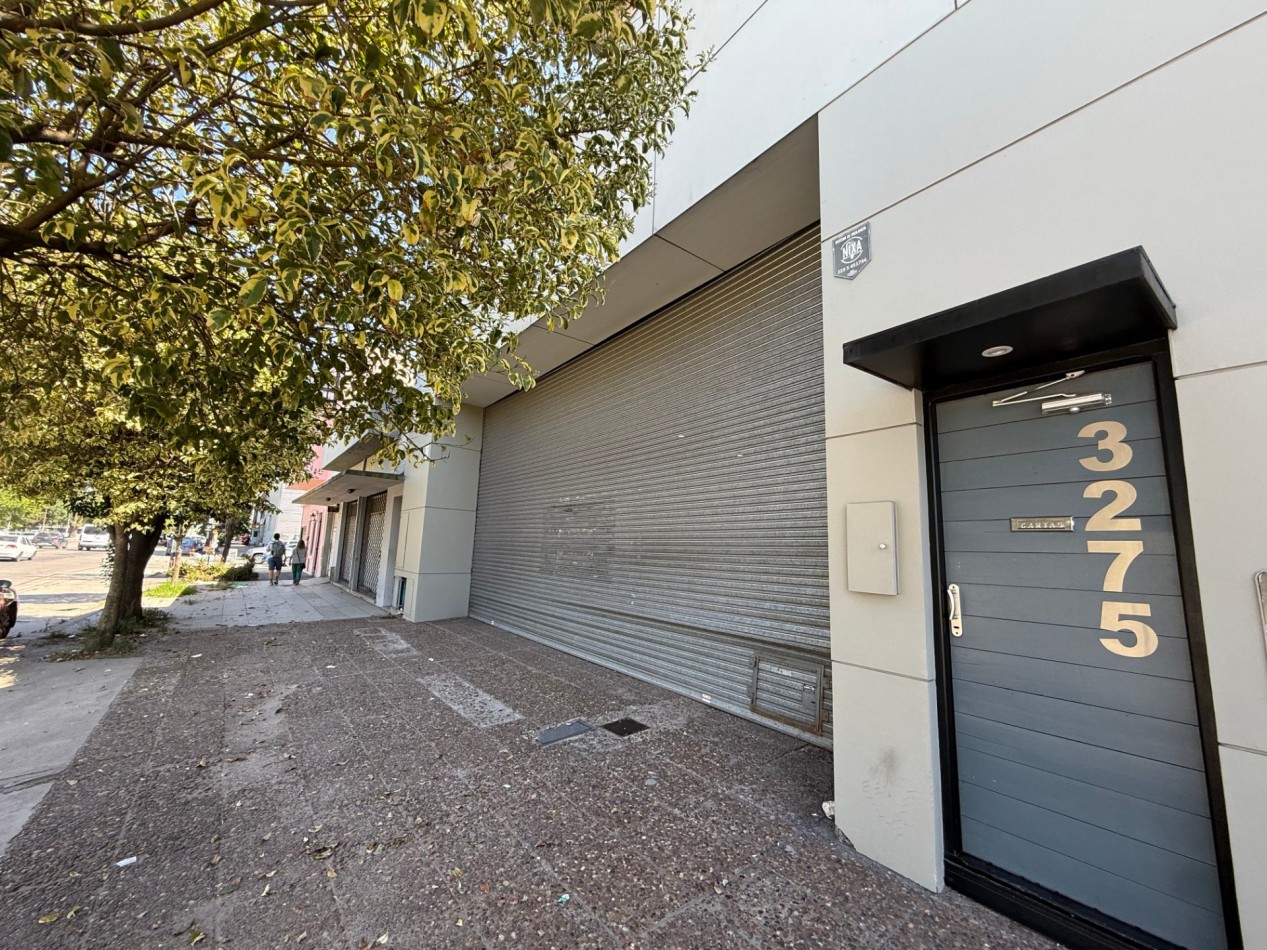 ALQUILER IMPORTANTE LOCAL COMERCIAL-GALPON SOBRE AV. JUAN B JUSTO