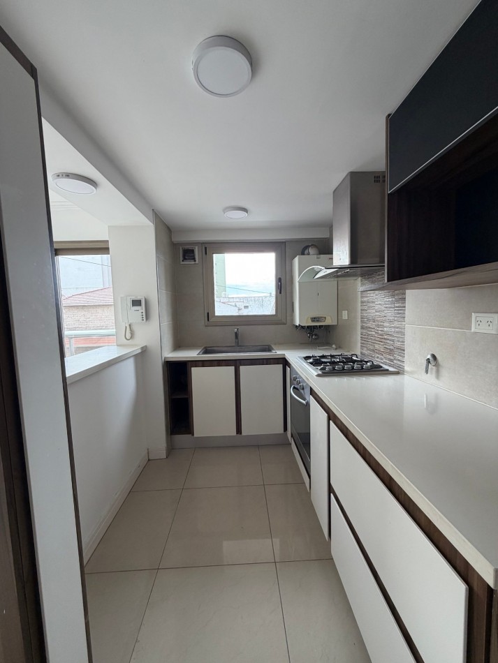 ALQUILER MODERNO SEMIPISO 2 AMBIENTES A MTS. DEL MAR ZONA LA PERLA
