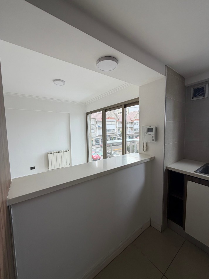 ALQUILER MODERNO SEMIPISO 2 AMBIENTES A MTS. DEL MAR ZONA LA PERLA