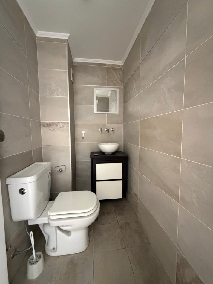ALQUILER MODERNO SEMIPISO 2 AMBIENTES A MTS. DEL MAR ZONA LA PERLA