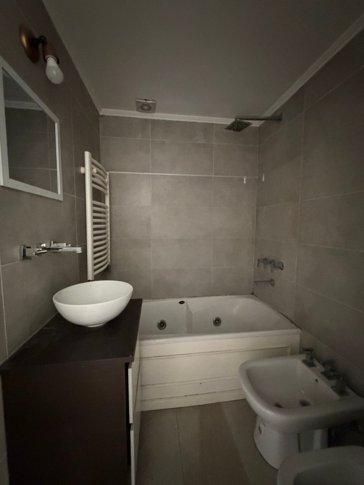 ALQUILER MODERNO SEMIPISO 2 AMBIENTES A MTS. DEL MAR ZONA LA PERLA