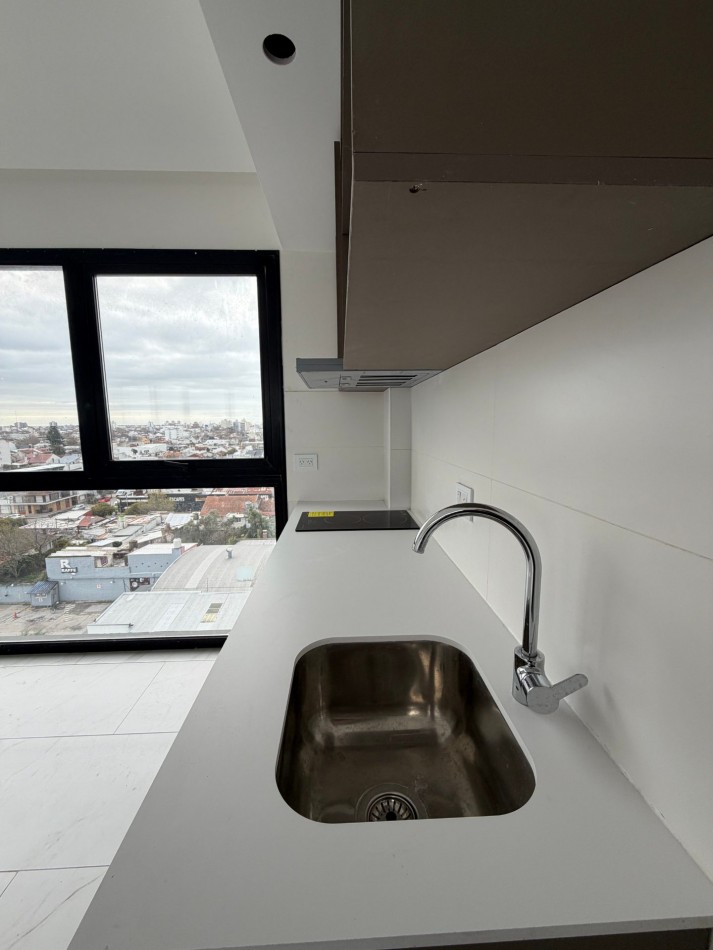 DEPARTAMENTO DOS AMBIENTES CON BALCON Y VISTAS ABIERTAS. EDIFICIO TROMARCO - SAN JOSE 