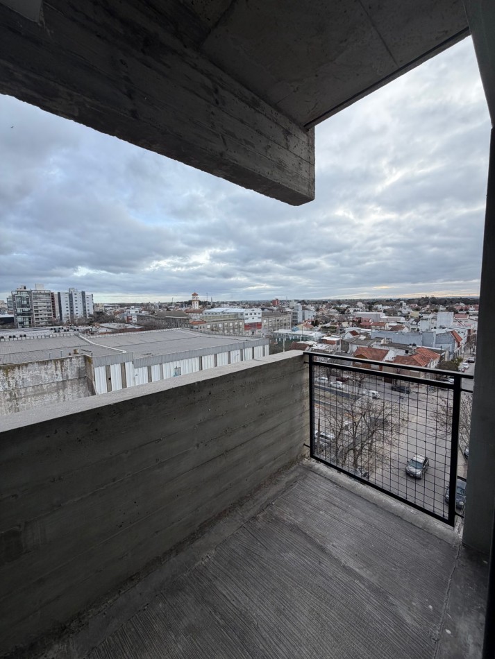 DEPARTAMENTO DOS AMBIENTES CON BALCON Y VISTAS ABIERTAS. EDIFICIO TROMARCO - SAN JOSE 