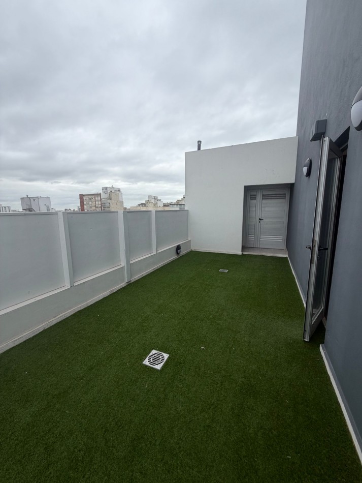SEMIPISO DE UN AMBIENTE CON BALCON TERRAZA A ESTRENAR - PLAZA MITRE