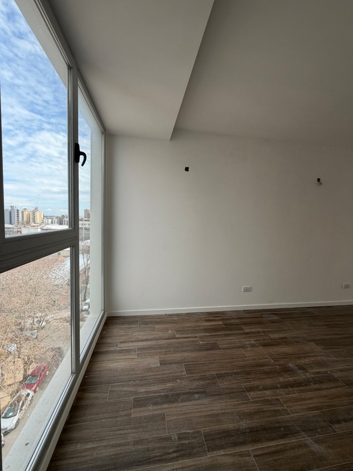 SEMIPISO DE UN AMBIENTE CON BALCON TERRAZA A ESTRENAR - PLAZA MITRE