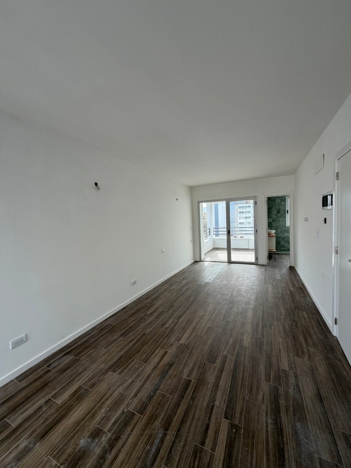 SEMIPISO DE UN AMBIENTE CON BALCON TERRAZA A ESTRENAR - PLAZA MITRE